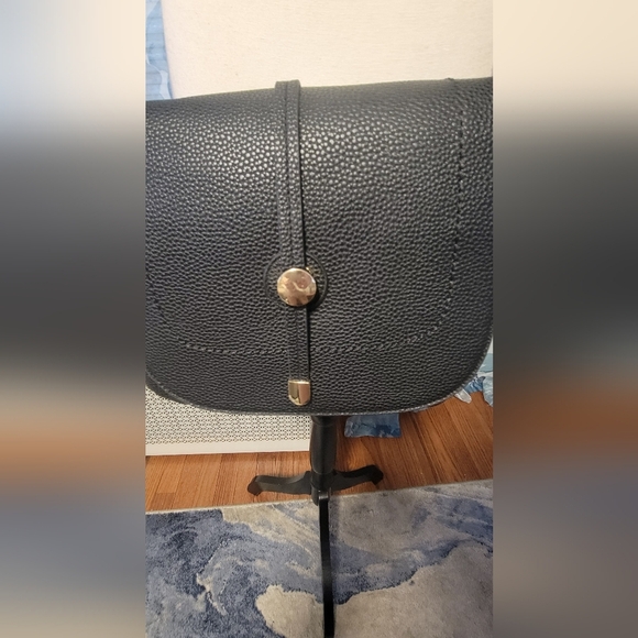 Elegant Black Crossbody Bag - Picture 2 of 5